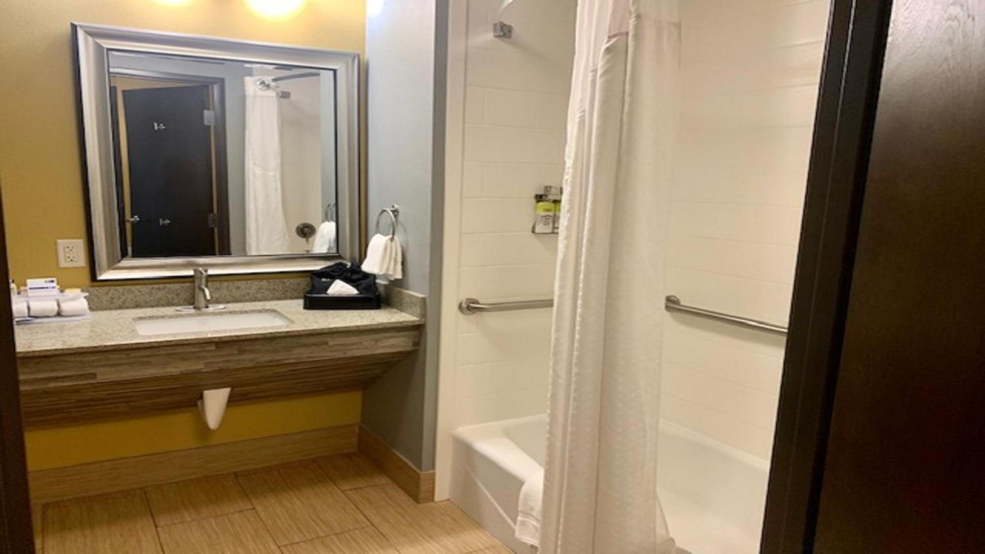 Holiday Inn Express & Suites Perry-National Fairground Area By Ihg Exterior foto